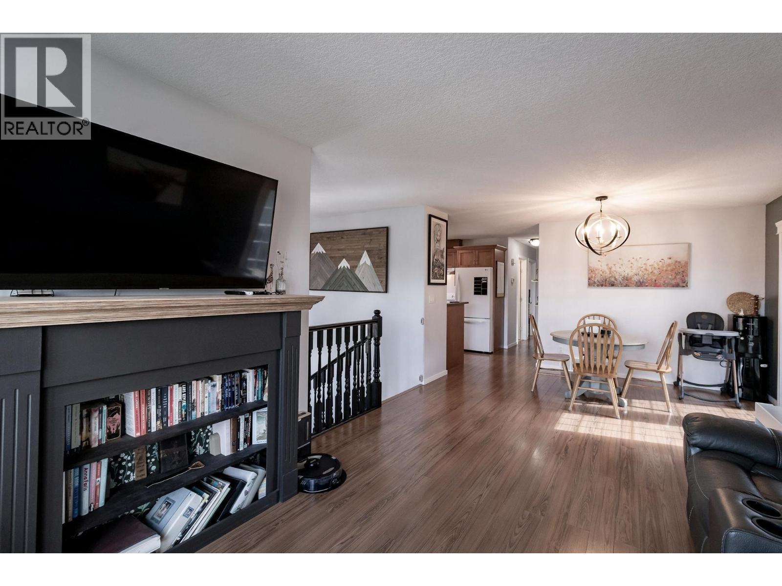 8227 86 AVENUE - 12