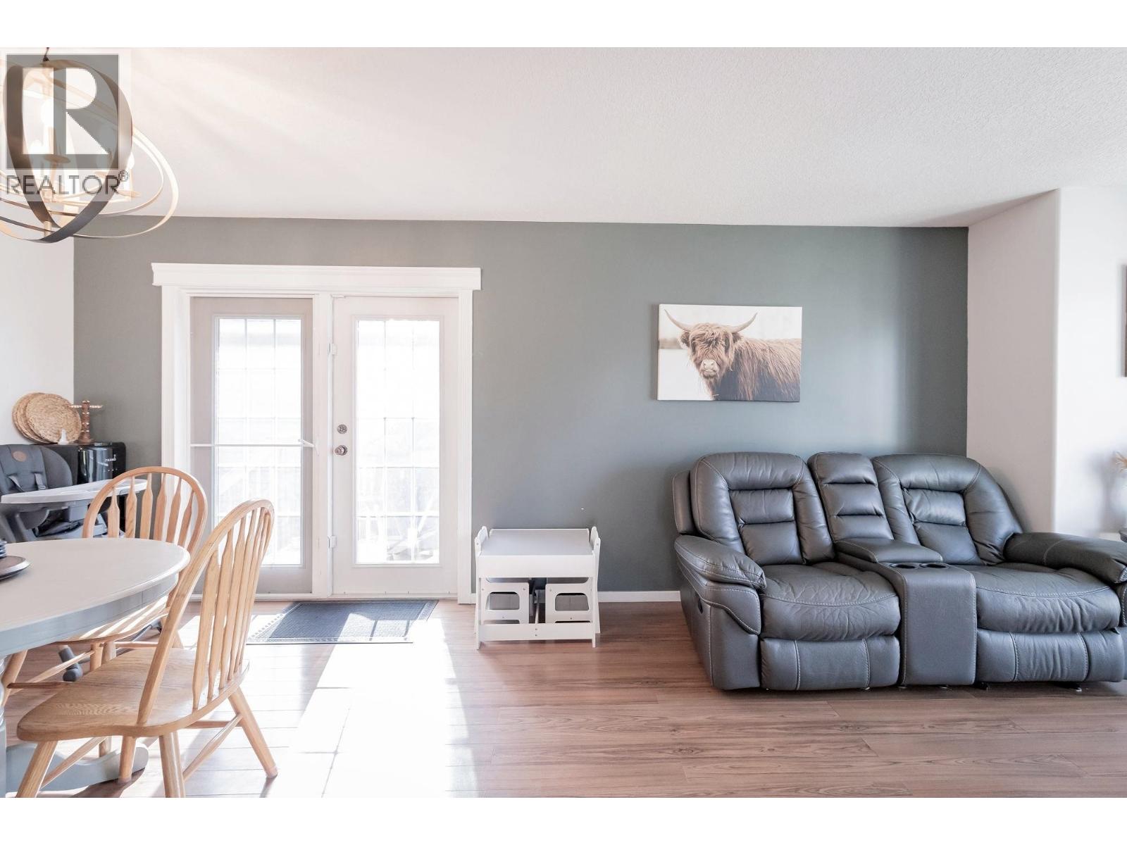 8227 86 AVENUE - 14