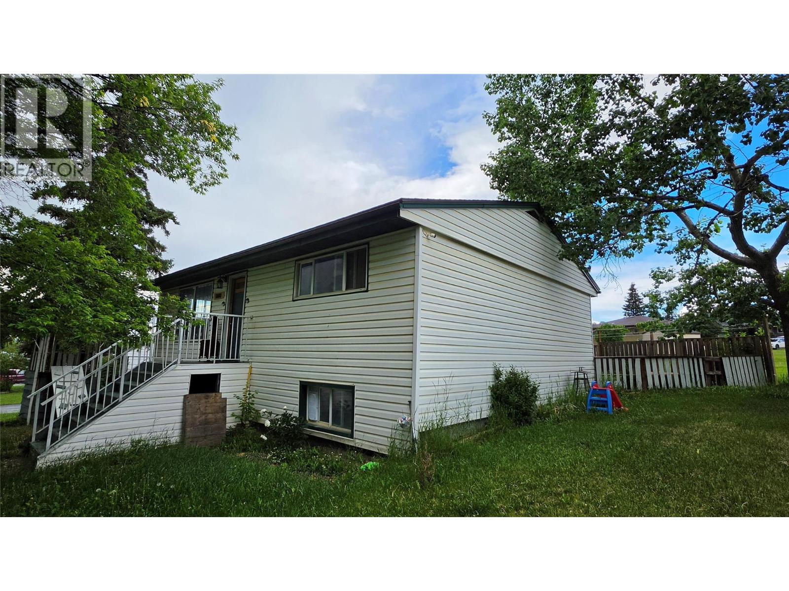 1000 Reasbeck Crescent - 2