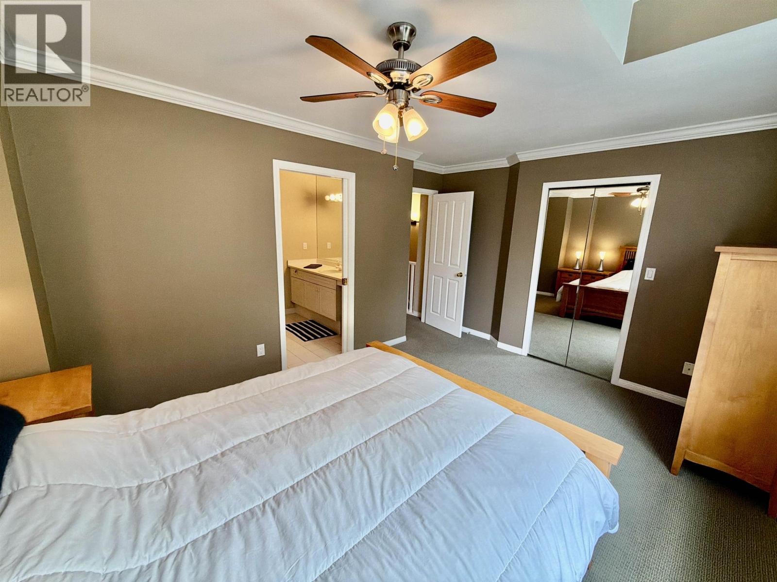 4 1701 CHESTERFIELD AVENUE, North Vancouver