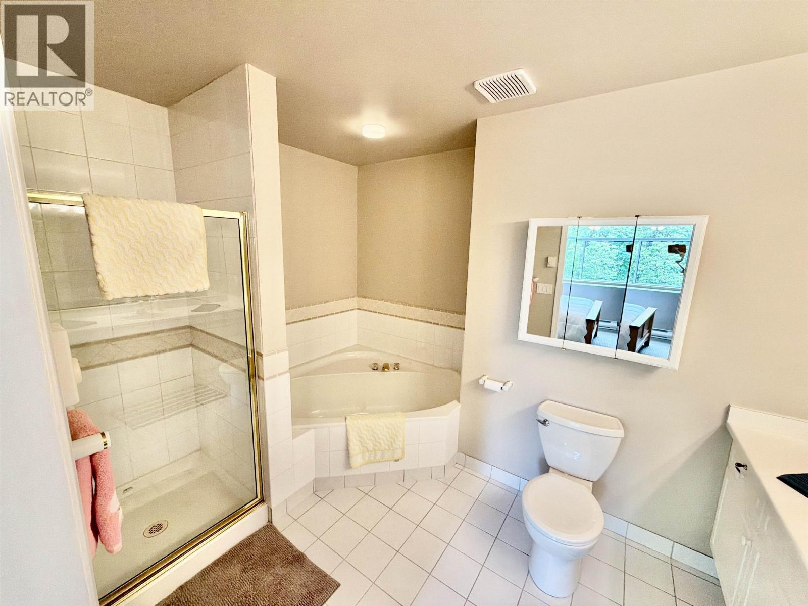 4 1701 CHESTERFIELD AVENUE, North Vancouver