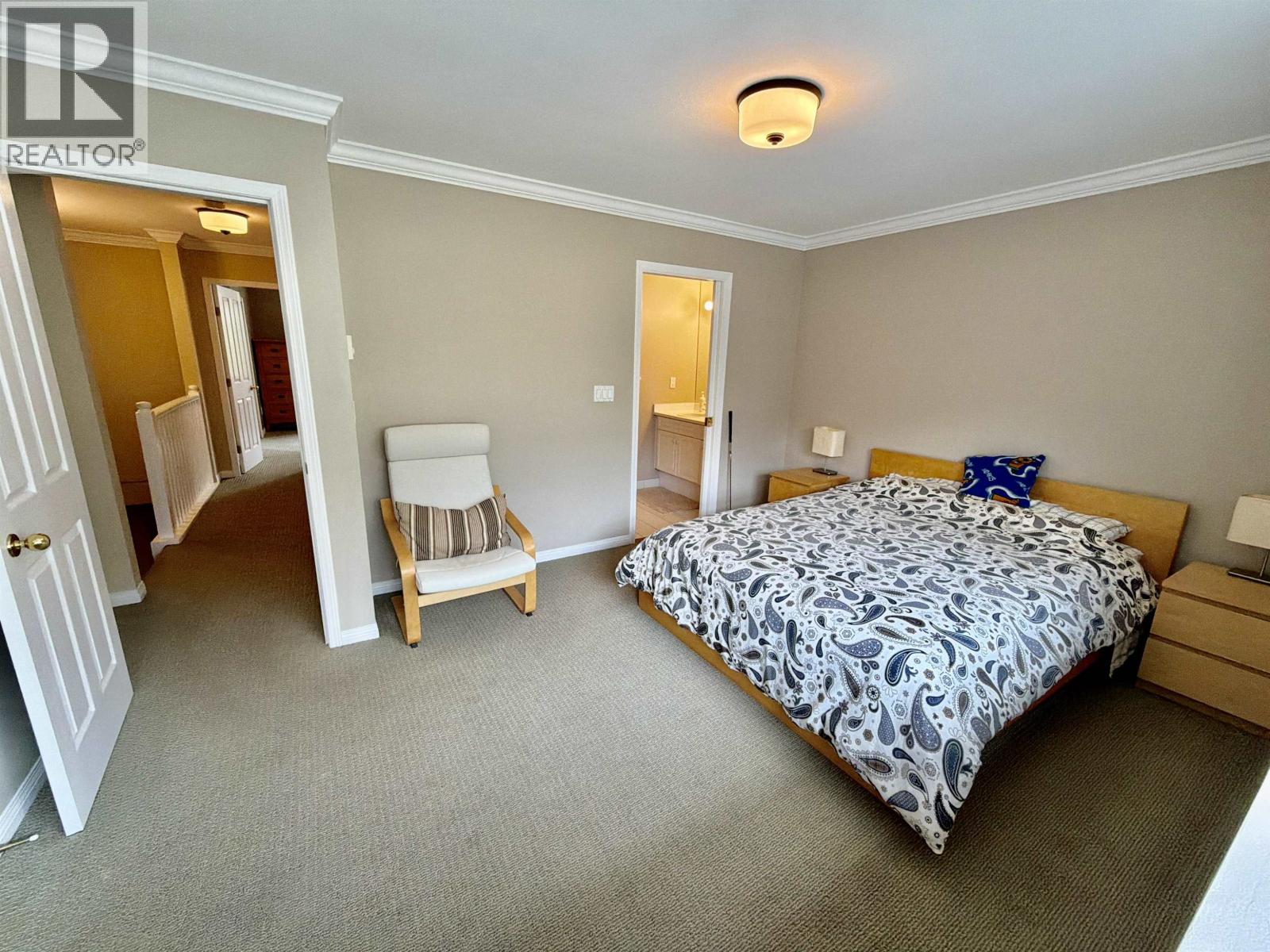 4 1701 CHESTERFIELD AVENUE, North Vancouver