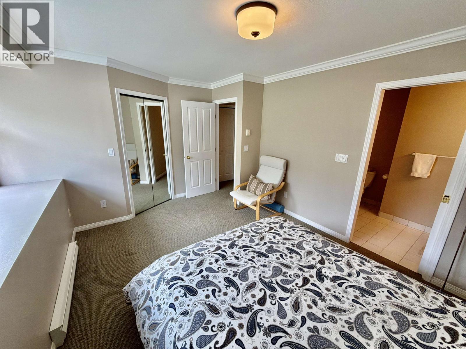 4 1701 CHESTERFIELD AVENUE, North Vancouver