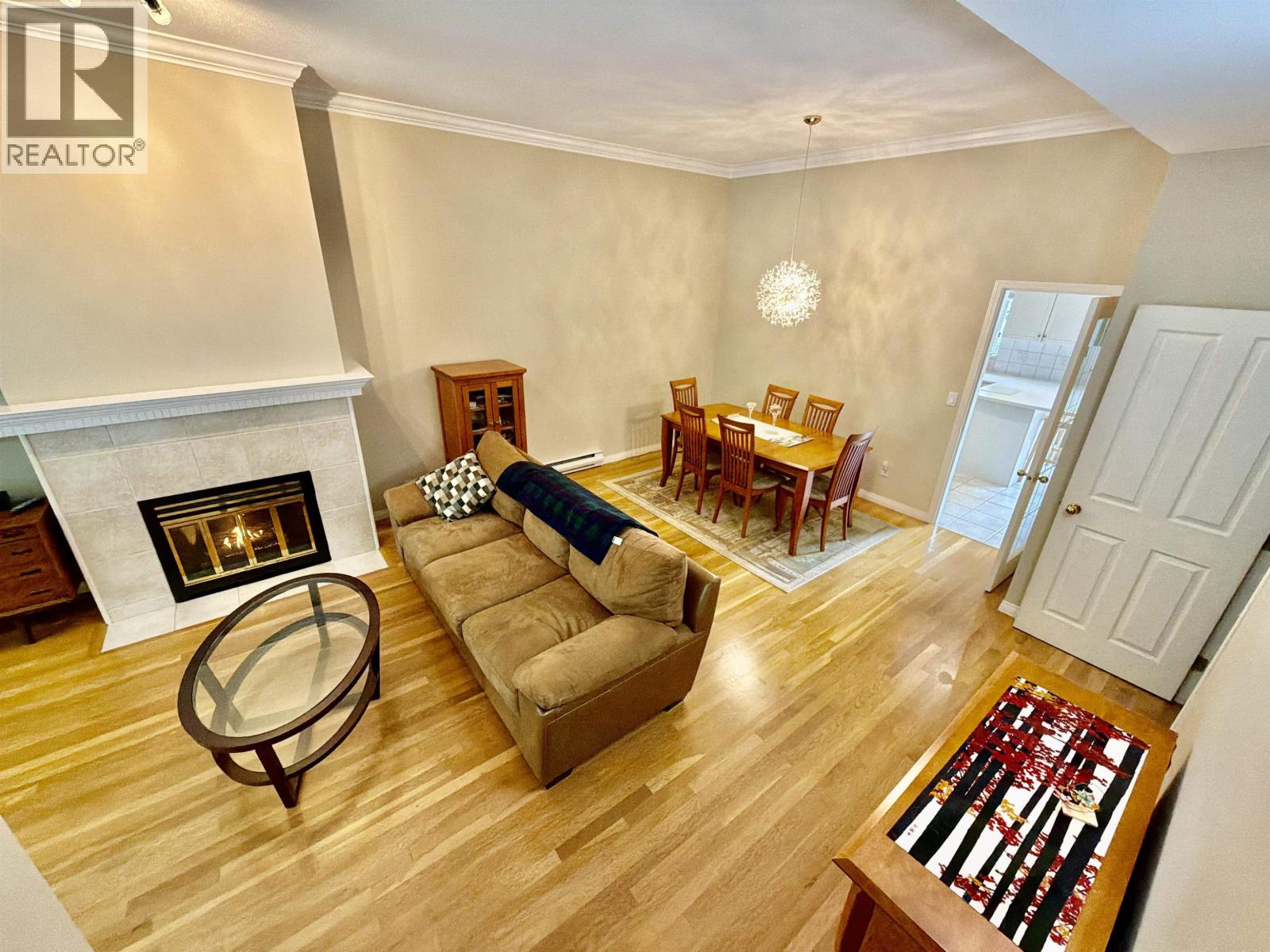 4 1701 CHESTERFIELD AVENUE, North Vancouver