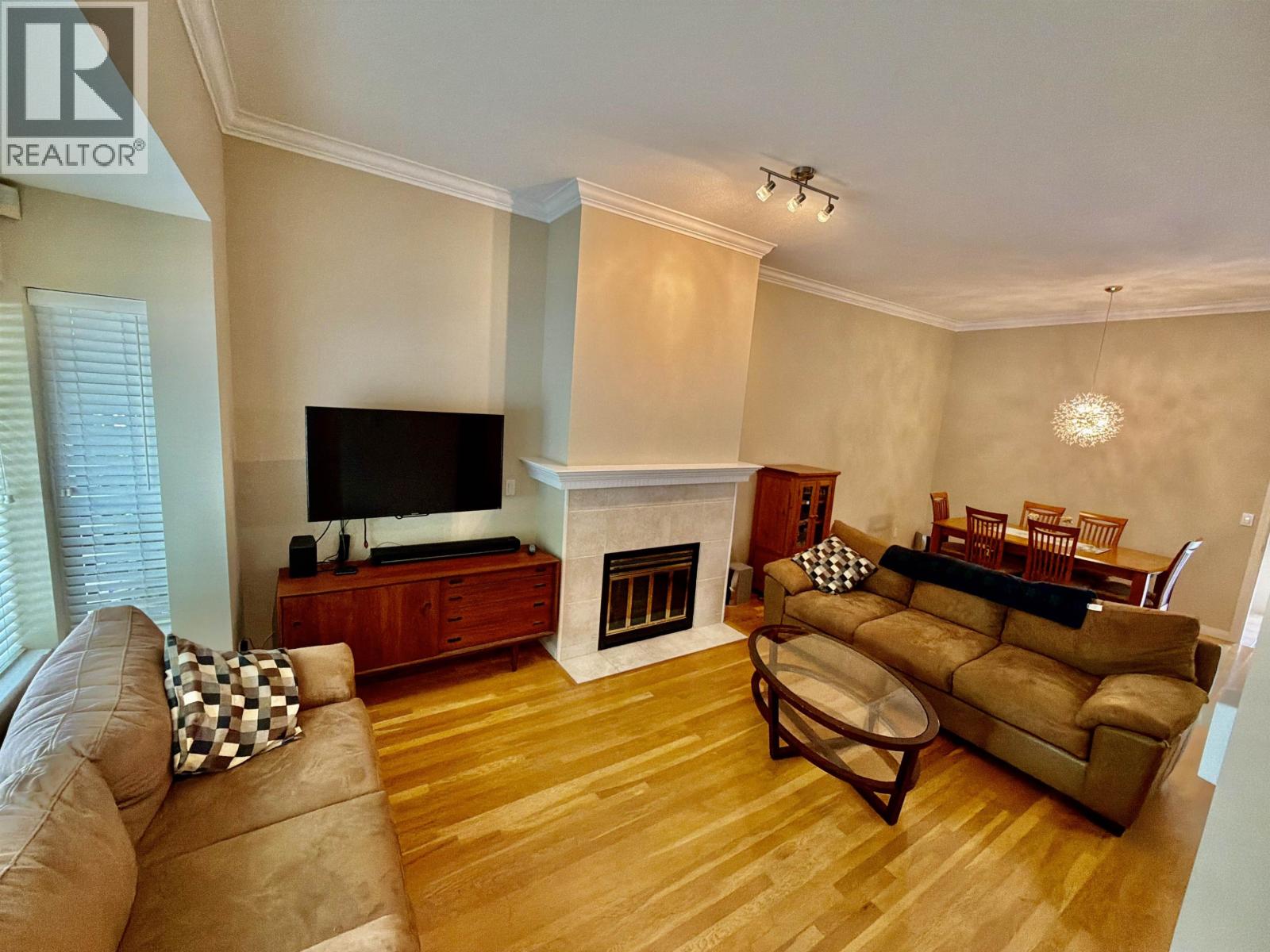 4 1701 CHESTERFIELD AVENUE, North Vancouver