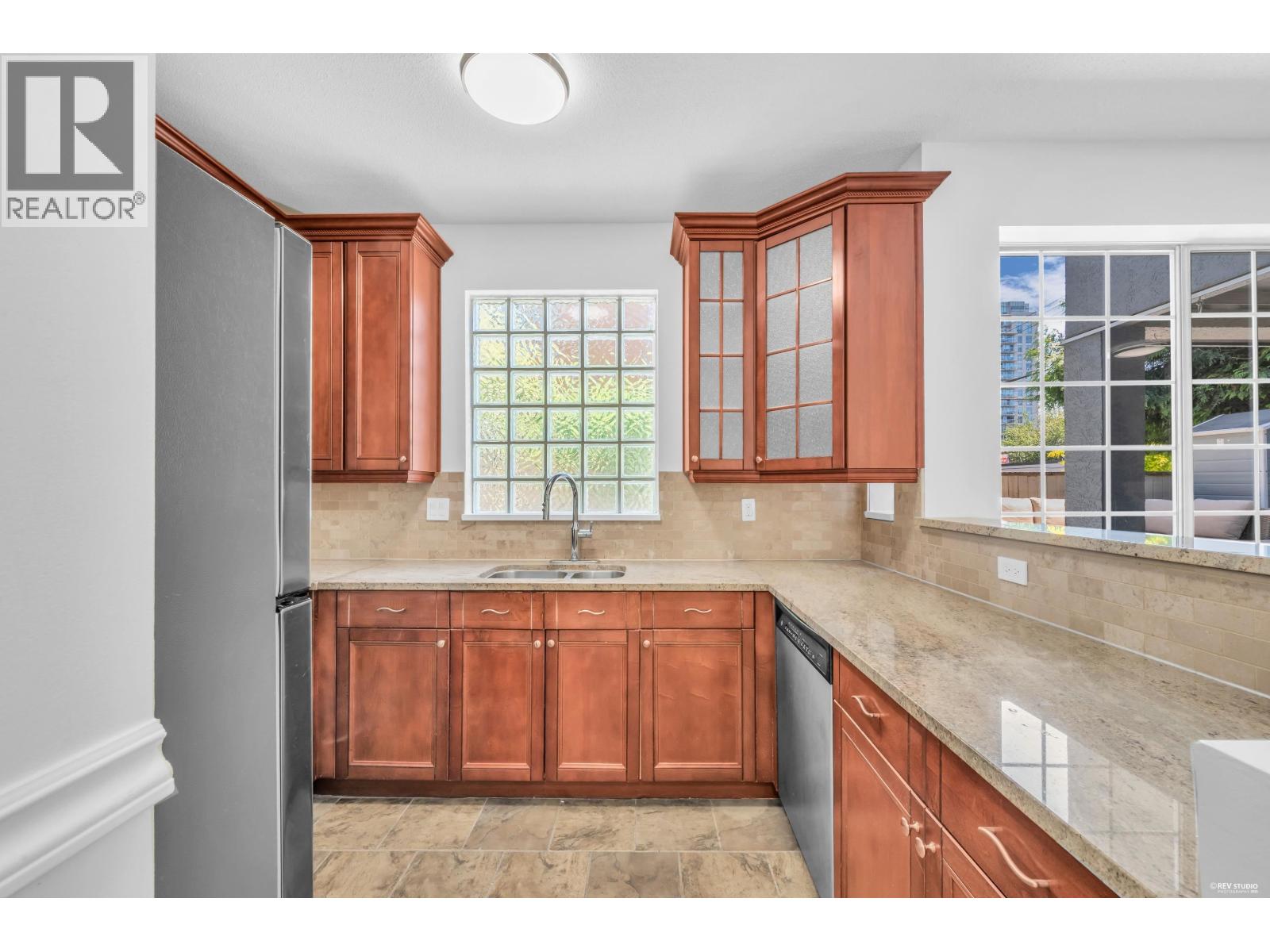 110 125 W 18TH STREET, North Vancouver