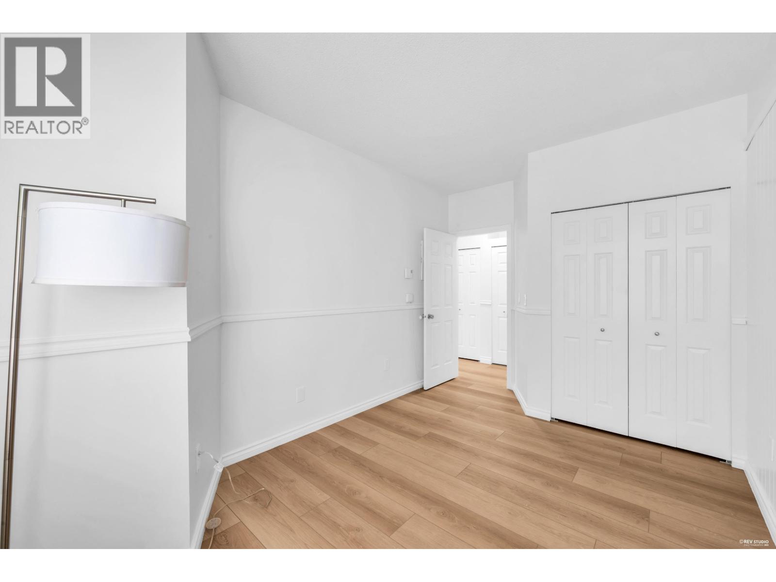 110 125 W 18TH STREET, North Vancouver