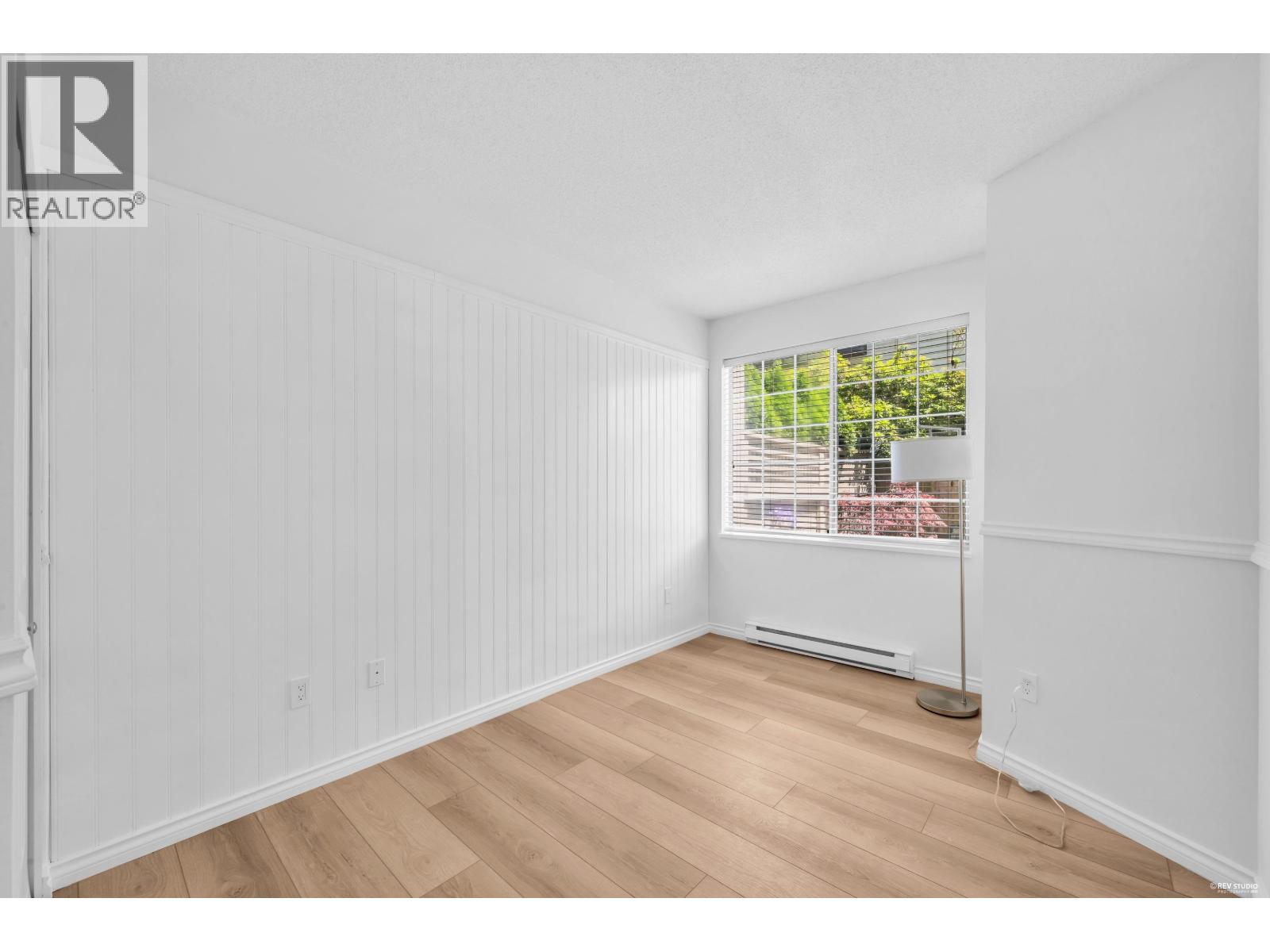 110 125 W 18TH STREET, North Vancouver