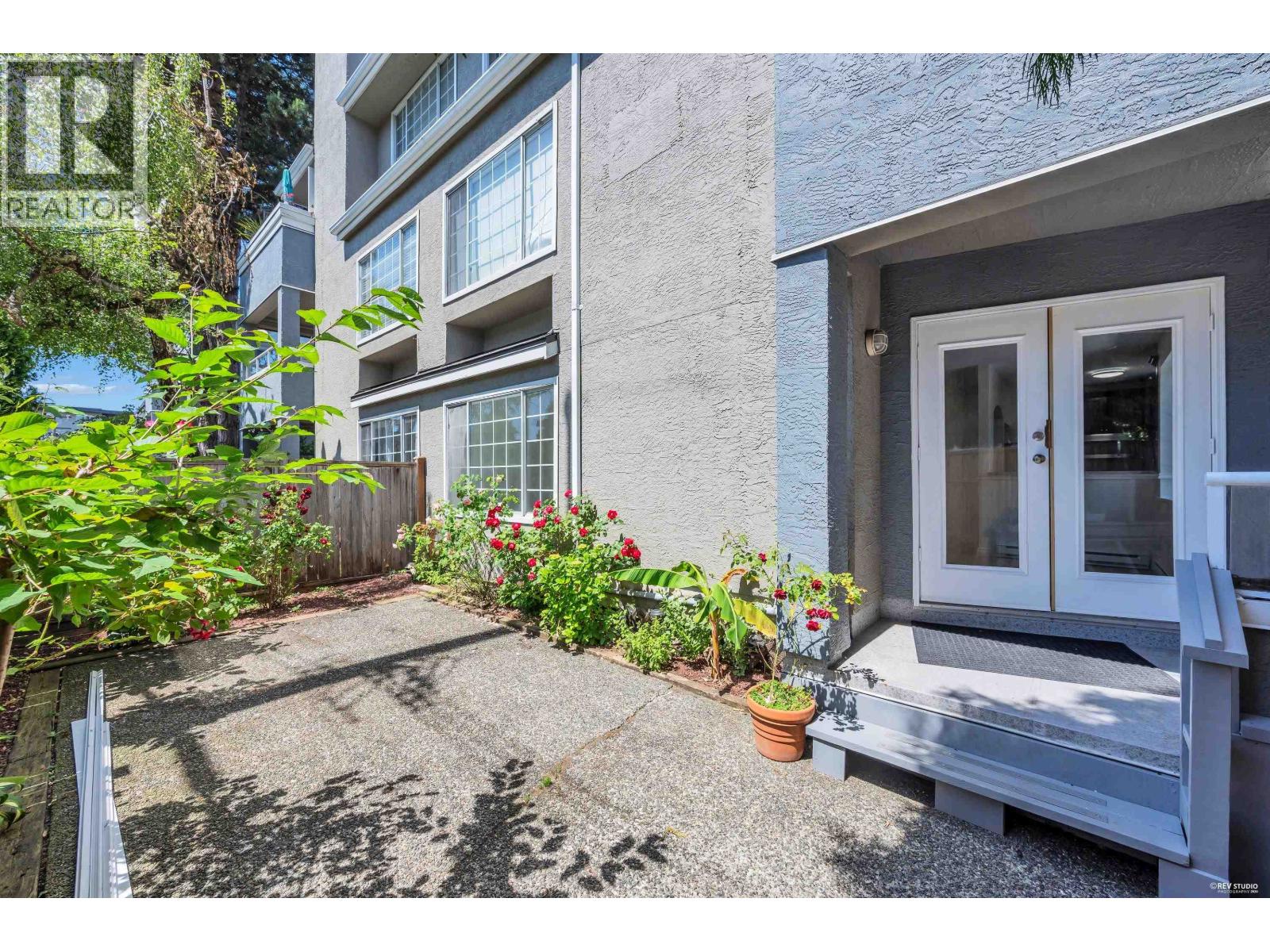 110 125 W 18TH STREET, North Vancouver