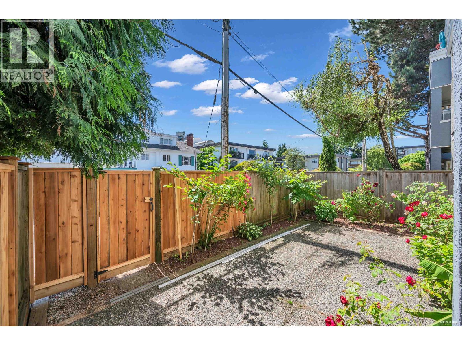 110 125 W 18TH STREET, North Vancouver