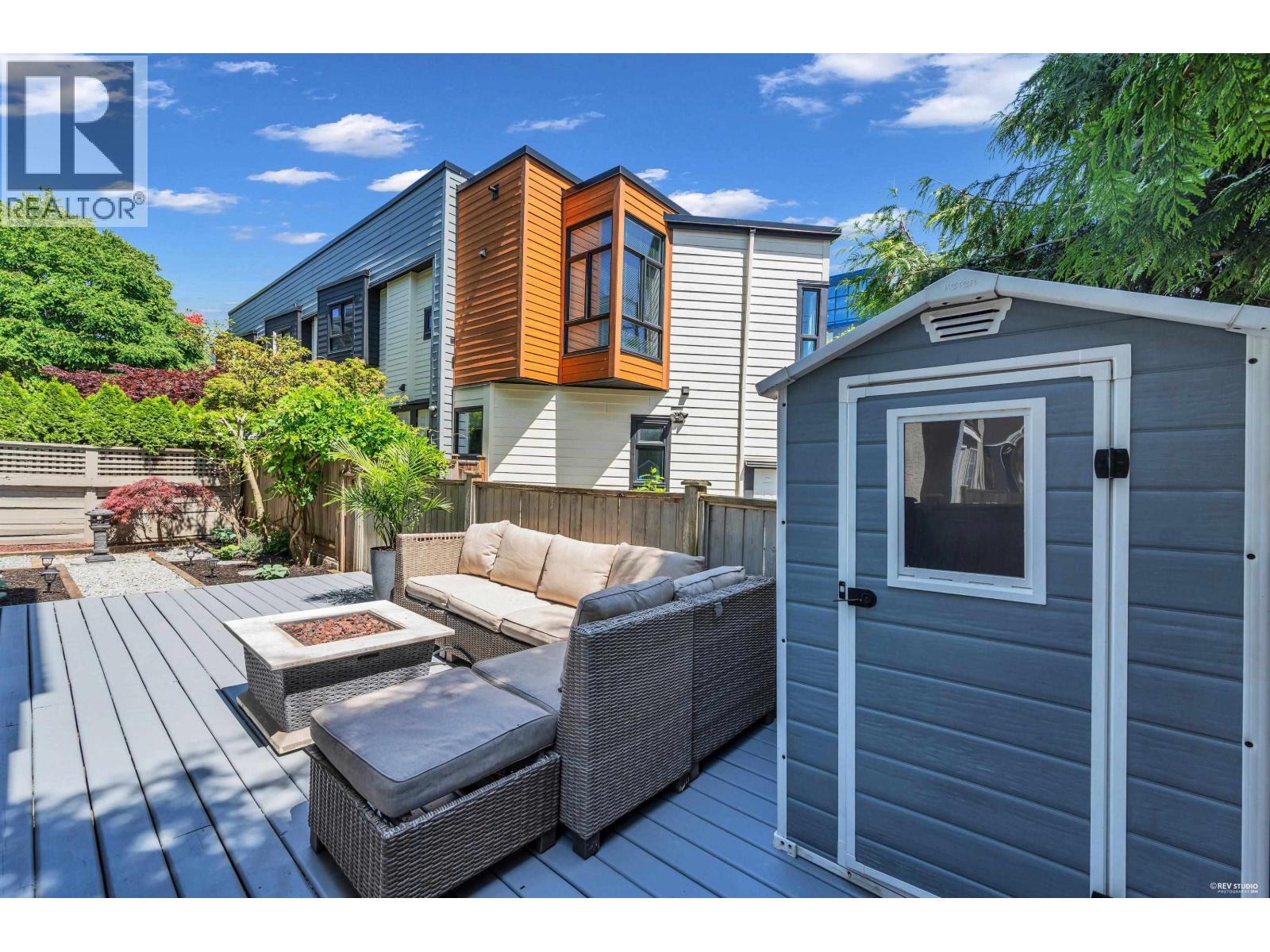 110 125 W 18TH STREET, North Vancouver