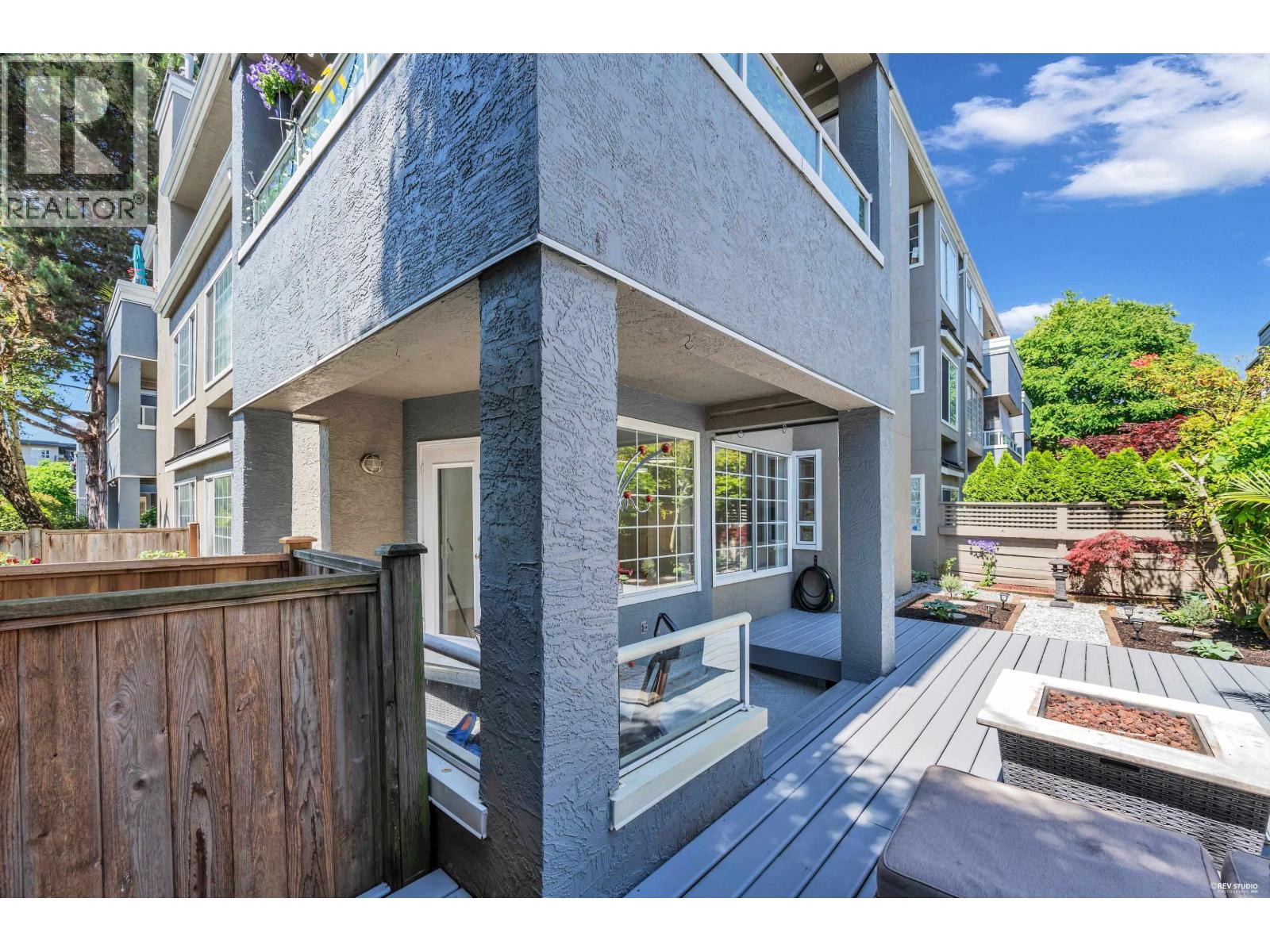 110 125 W 18TH STREET, North Vancouver