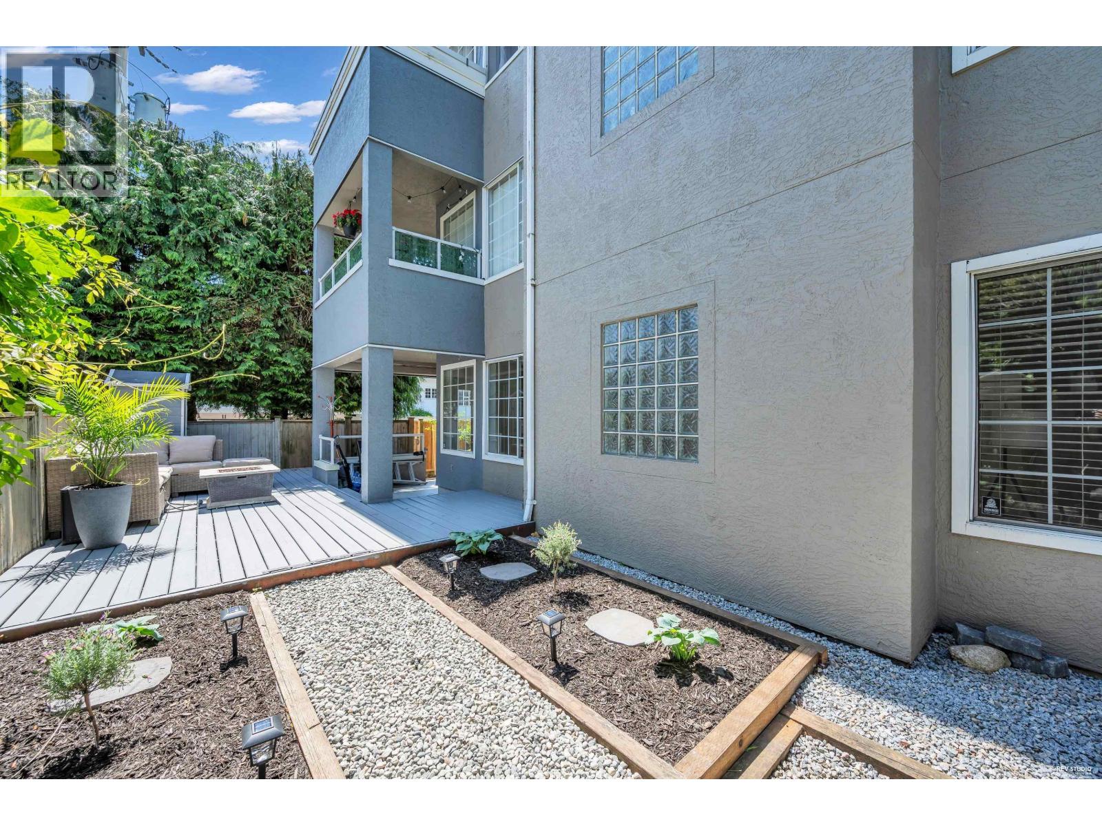 110 125 W 18TH STREET, North Vancouver