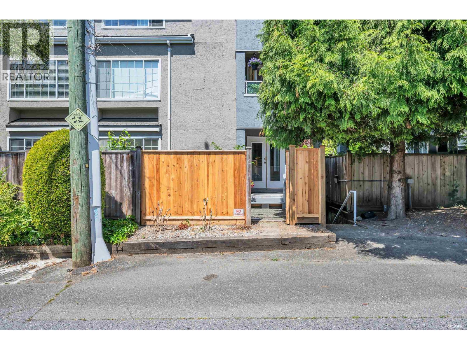 110 125 W 18TH STREET, North Vancouver