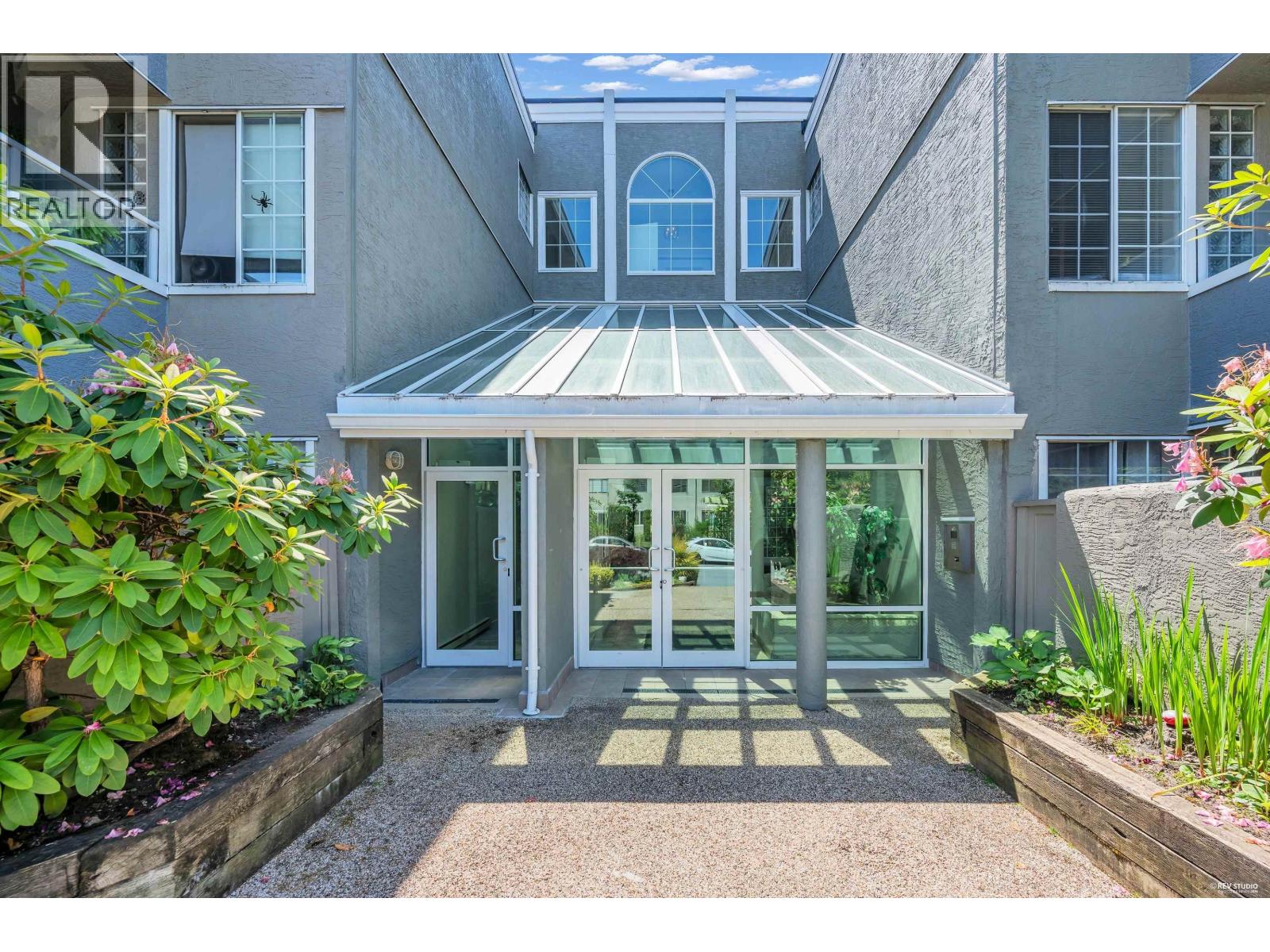 110 125 W 18TH STREET, North Vancouver