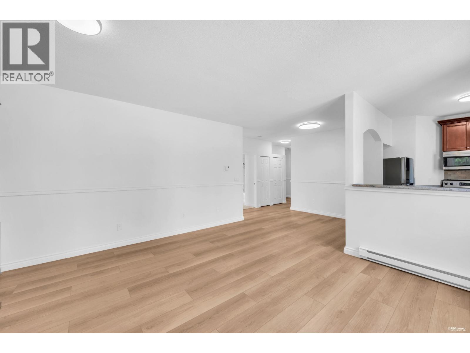 110 125 W 18TH STREET, North Vancouver