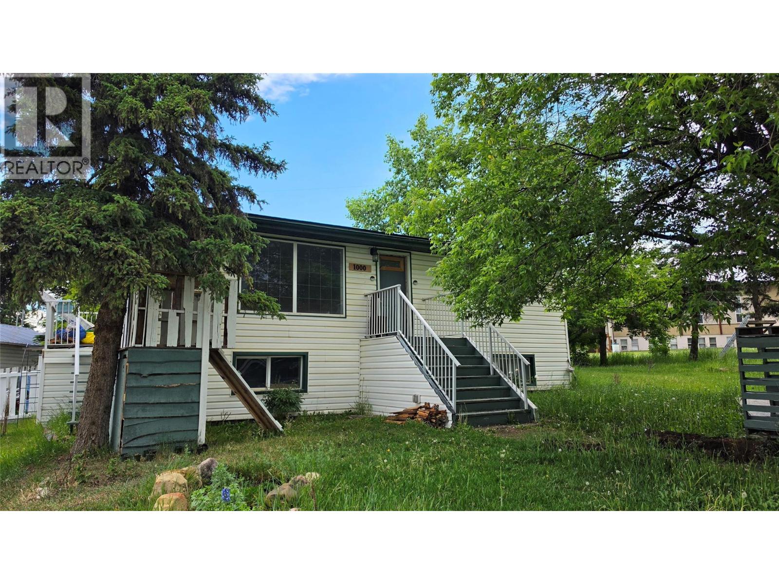 1000 Reasbeck Crescent - 1