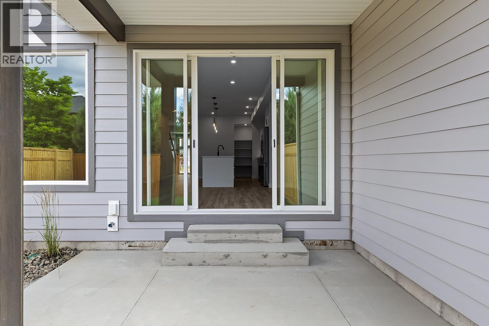 1715 Treffry Place Unit# 102, Summerland