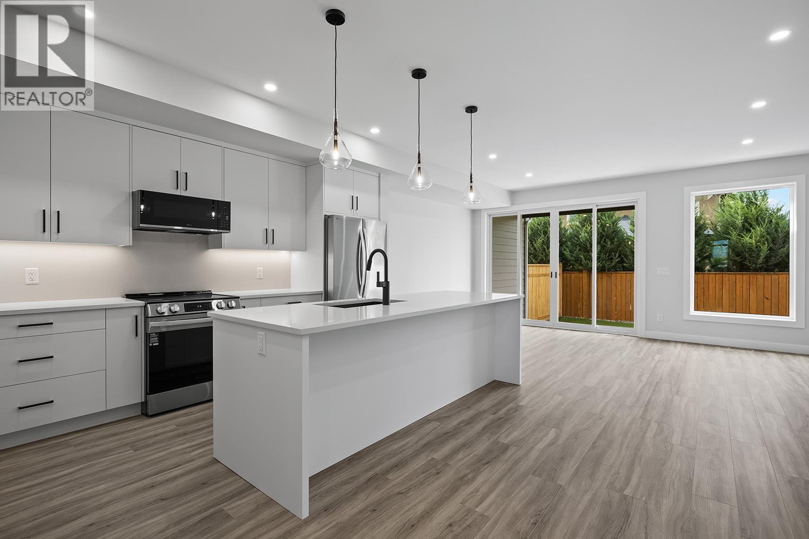 1715 Treffry Place Unit# 102, Summerland