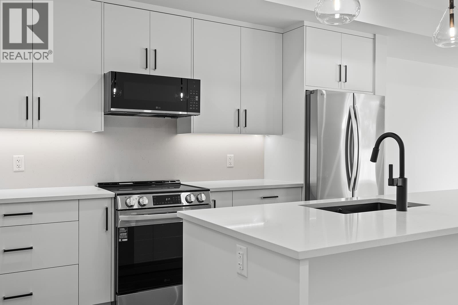 1715 Treffry Place Unit# 102, Summerland