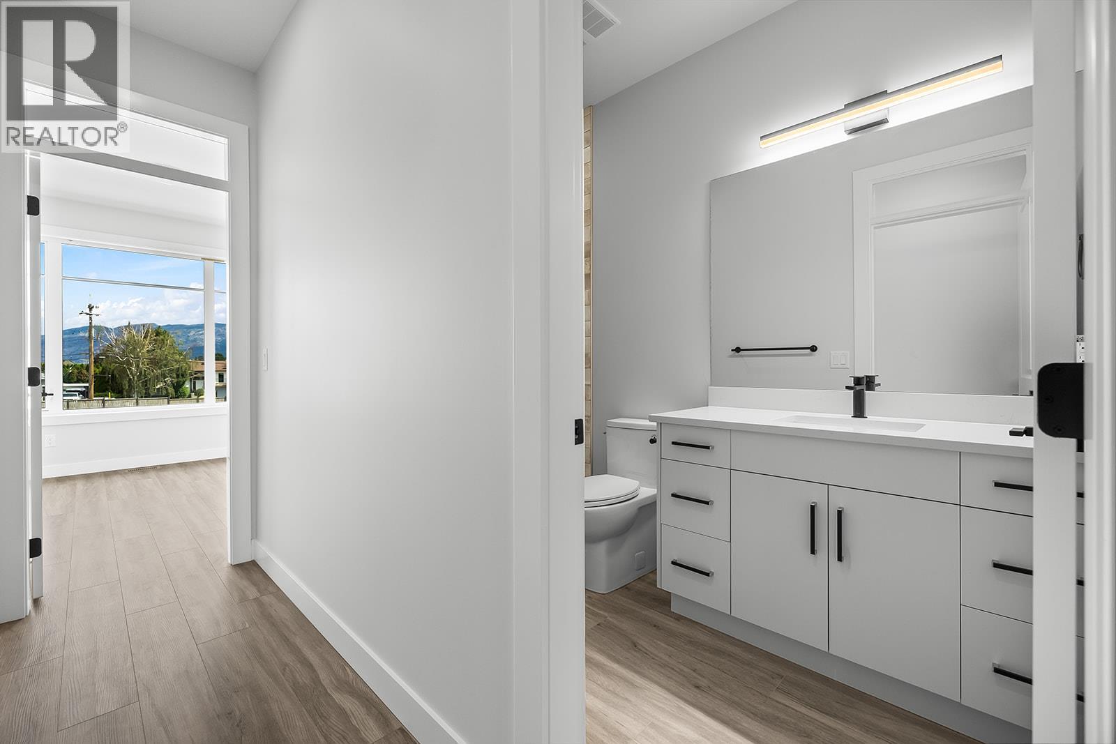 1715 Treffry Place Unit# 102, Summerland