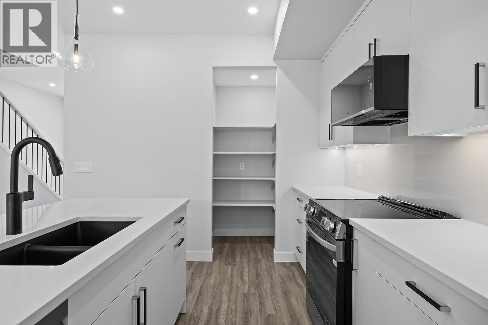 1715 Treffry Place Unit# 102, Summerland