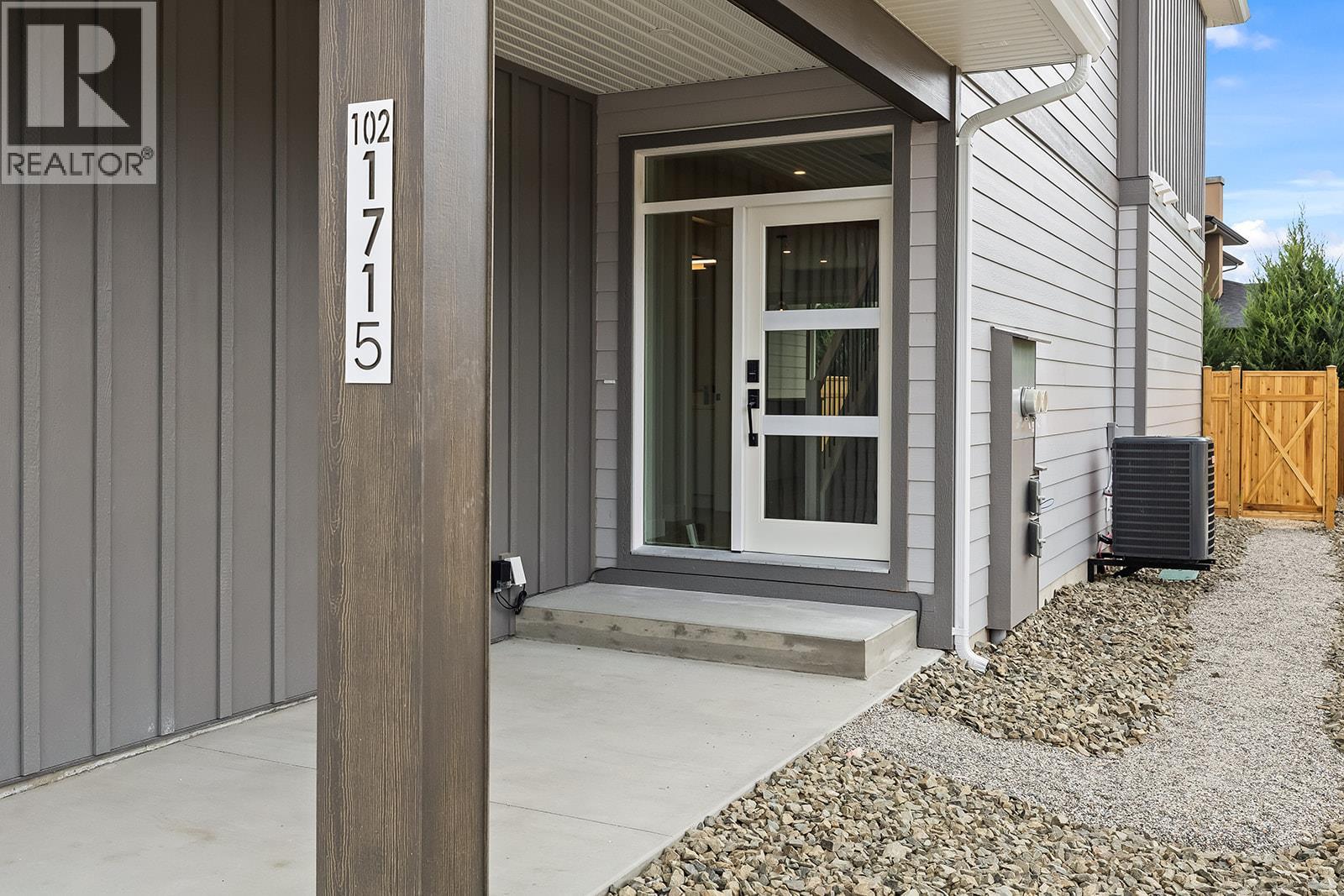 1715 Treffry Place Unit# 102, Summerland