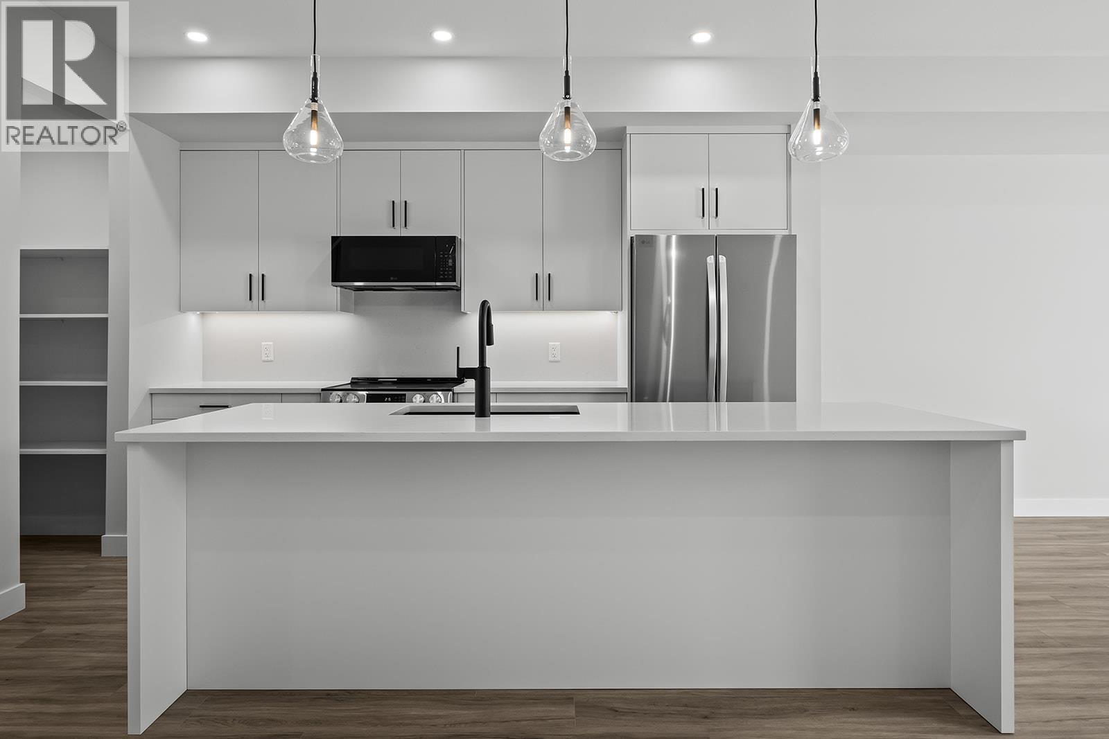 1715 Treffry Place Unit# 102, Summerland