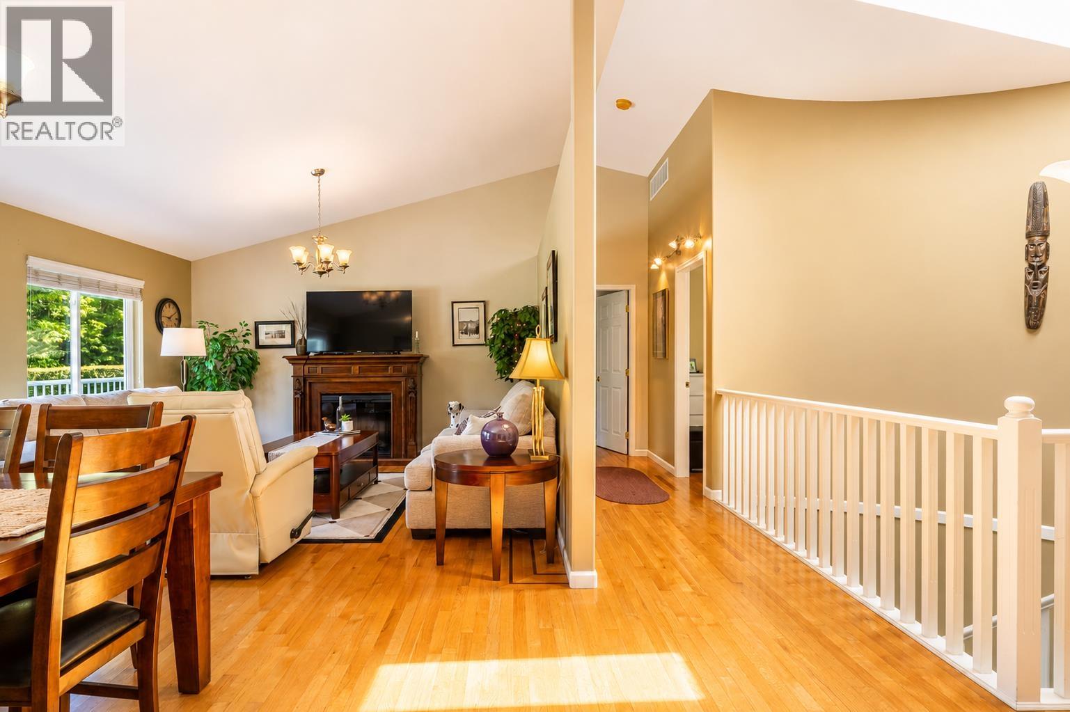 7904 REDROOFFS ROAD, Halfmoon Bay