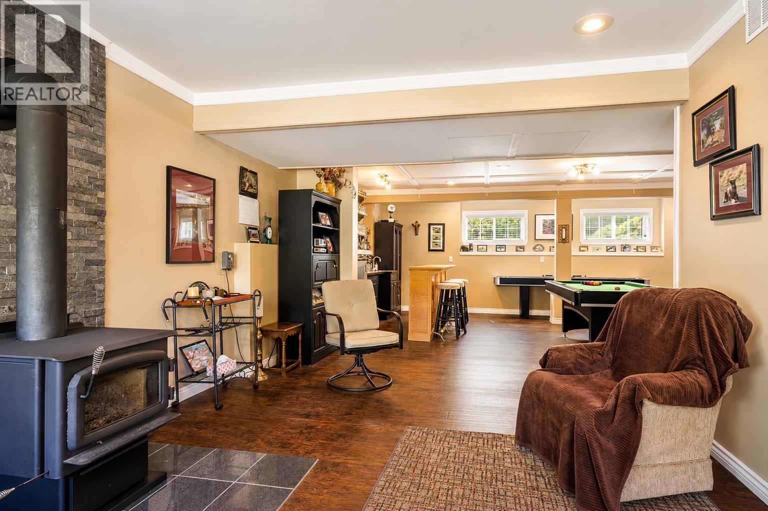 7904 REDROOFFS ROAD, Halfmoon Bay