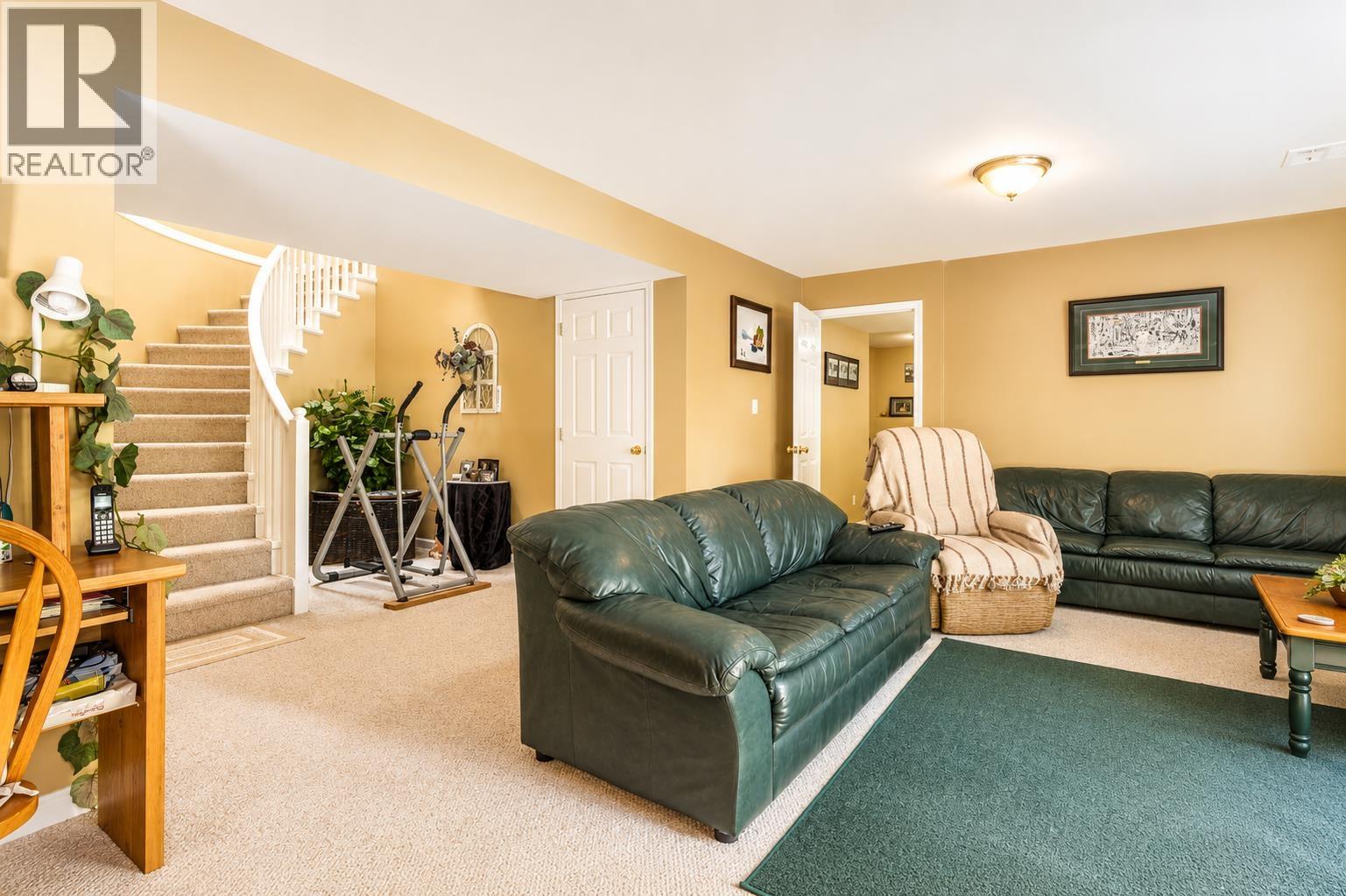 7904 REDROOFFS ROAD, Halfmoon Bay
