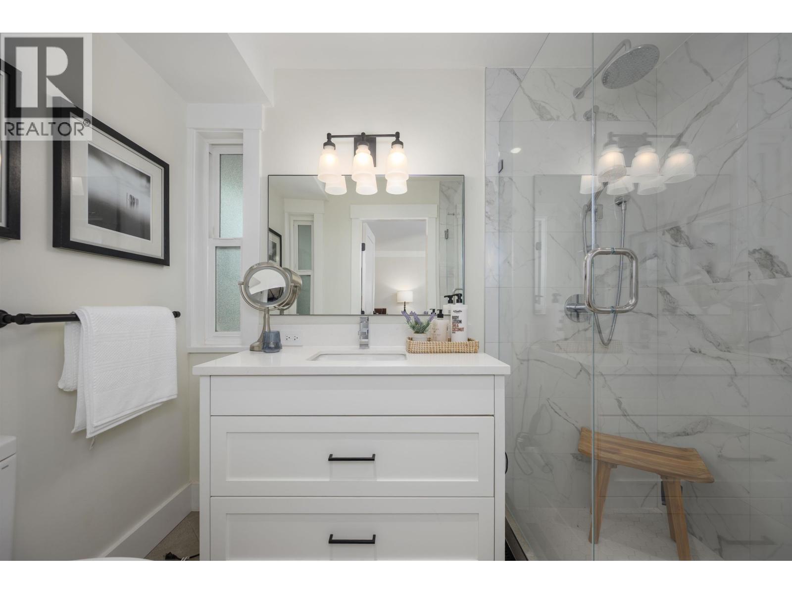 5544 WOODCHUCK PLACE, North Vancouver