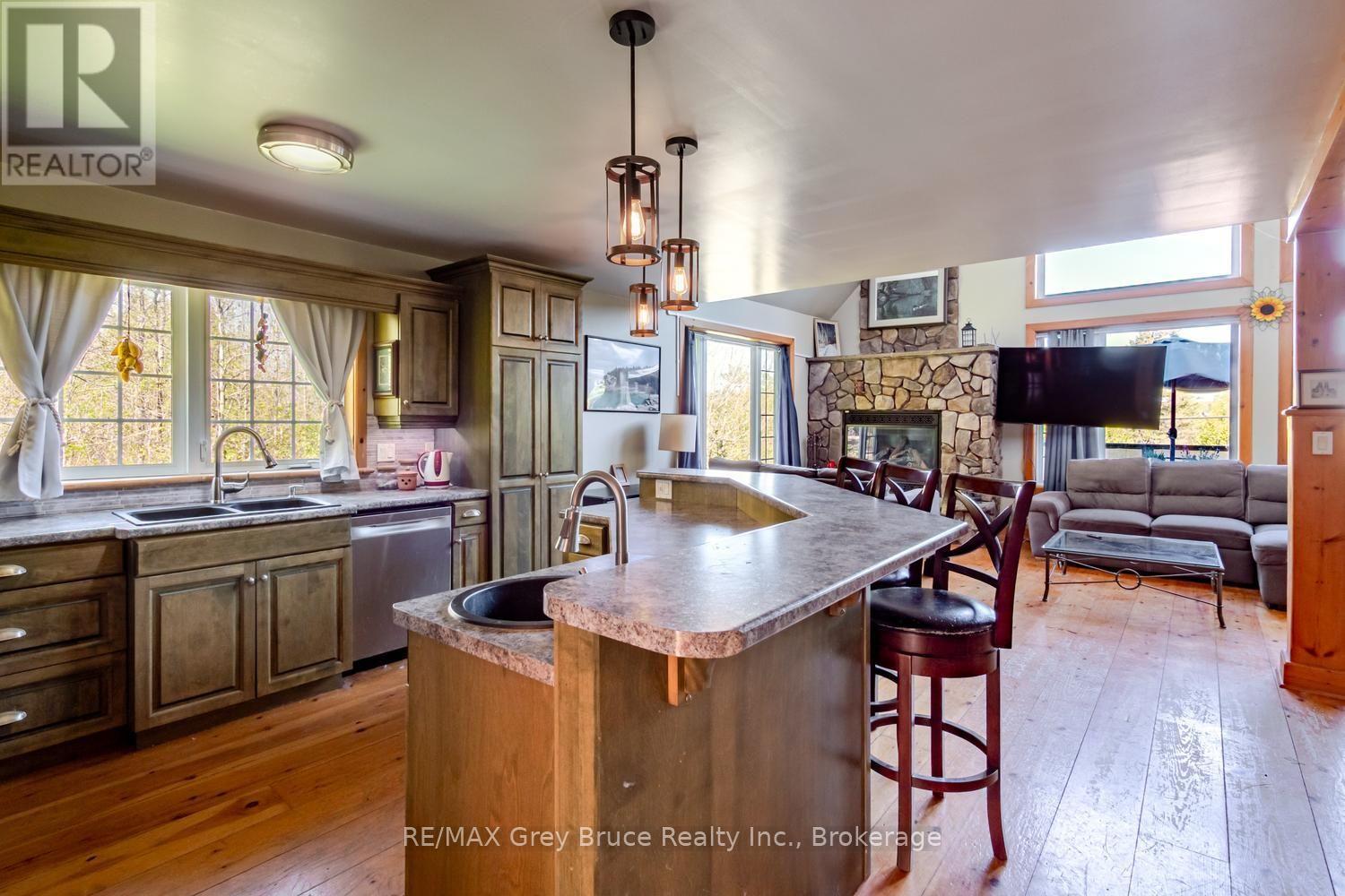 501192 GREY 1 ROAD - 10