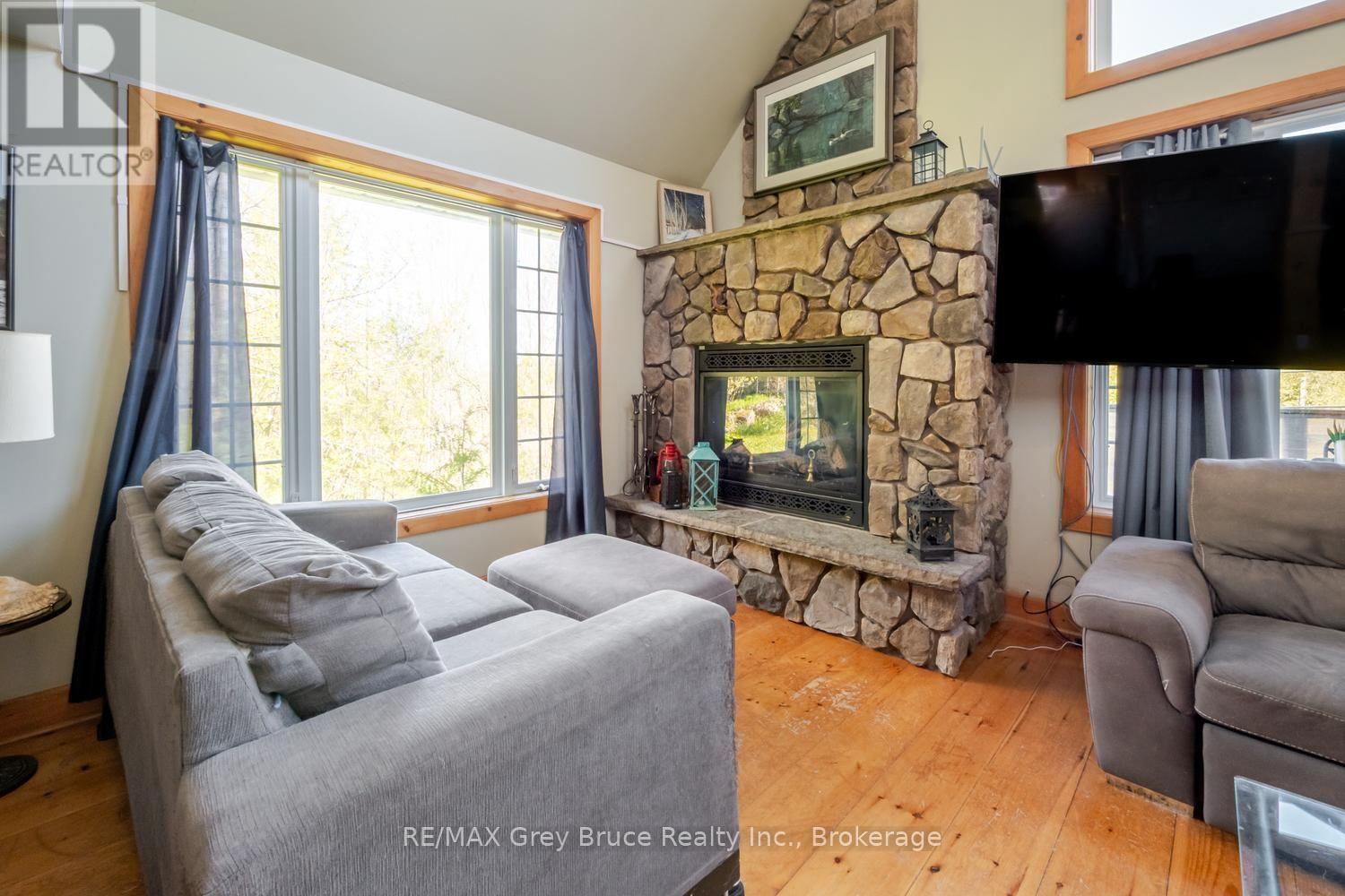 501192 GREY 1 ROAD - 12