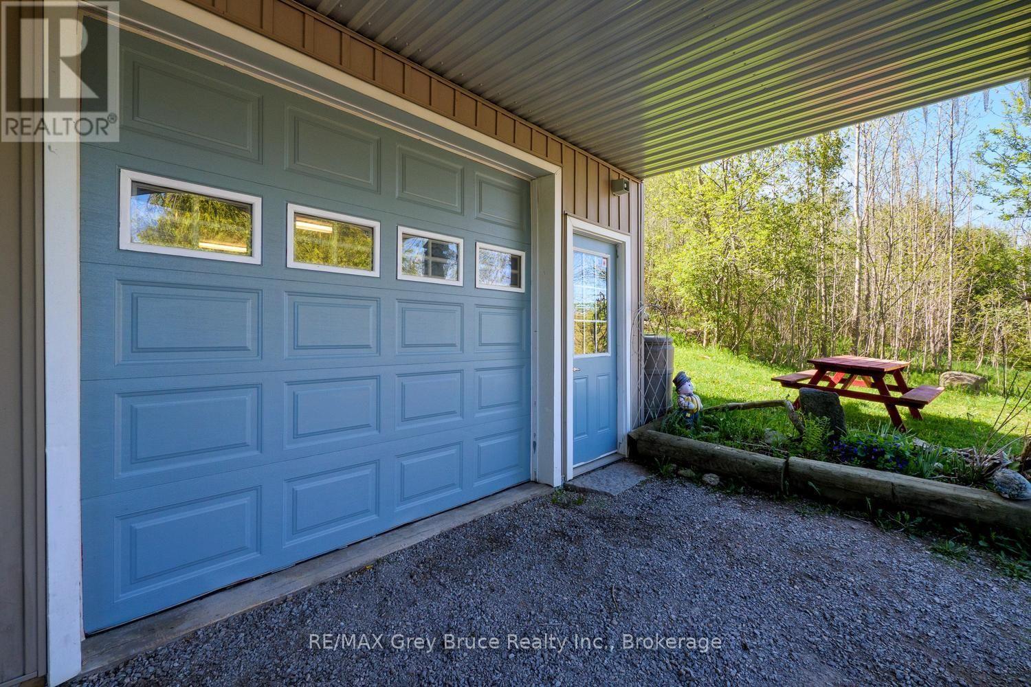 501192 GREY 1 ROAD - 27