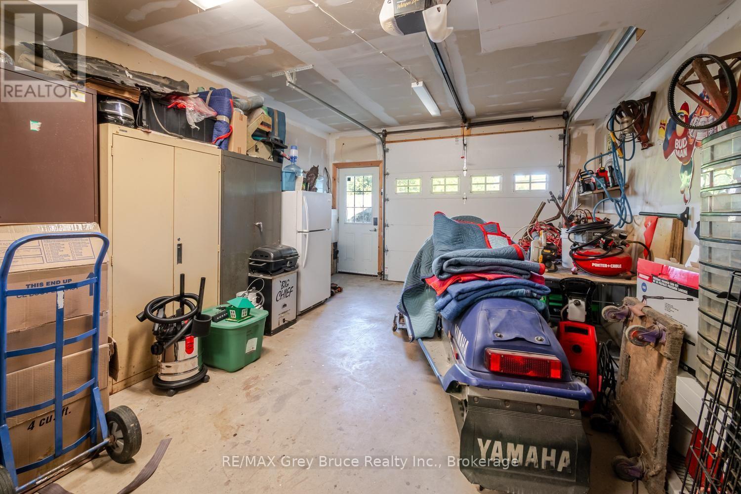501192 GREY 1 ROAD - 28