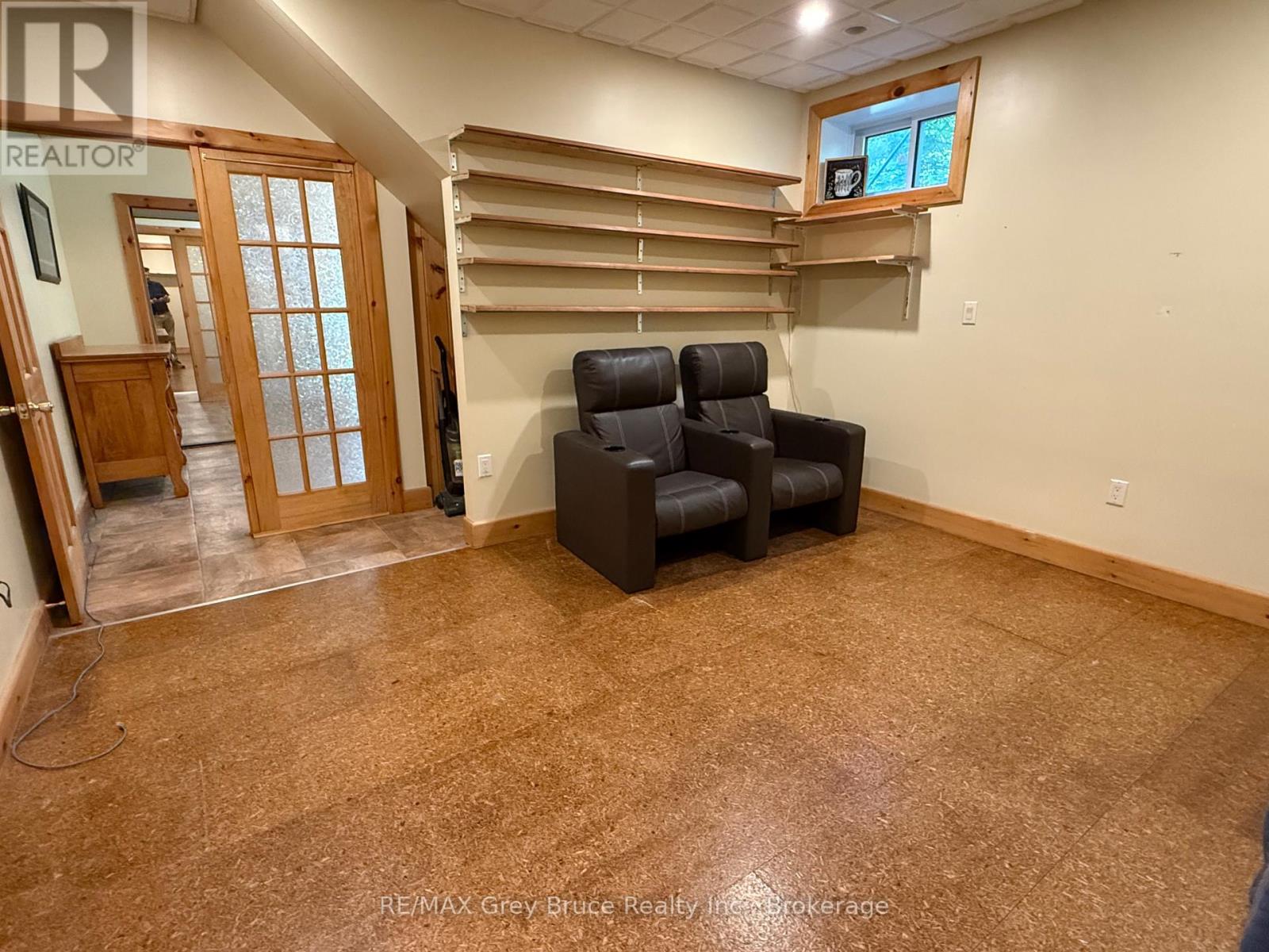 501192 GREY 1 ROAD - 29