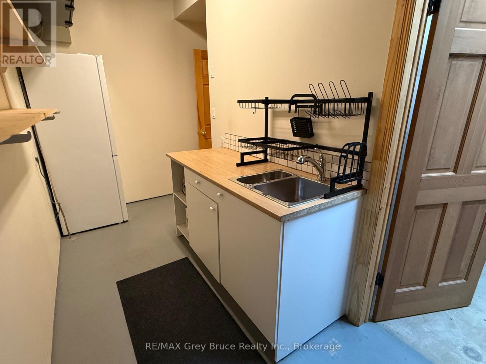 501192 GREY 1 ROAD - 33