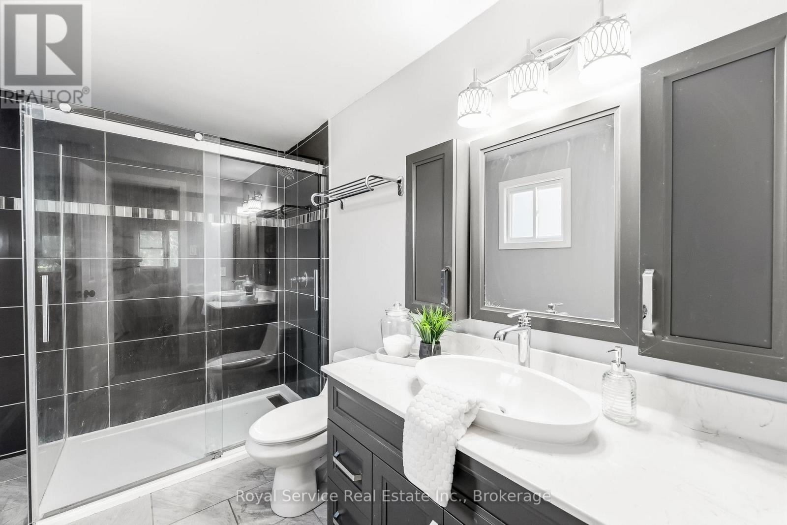 6 GILMOUR DRIVE - 29