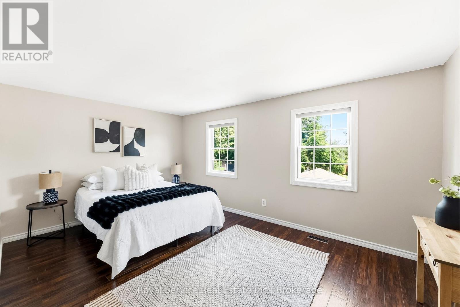 6 GILMOUR DRIVE - 32