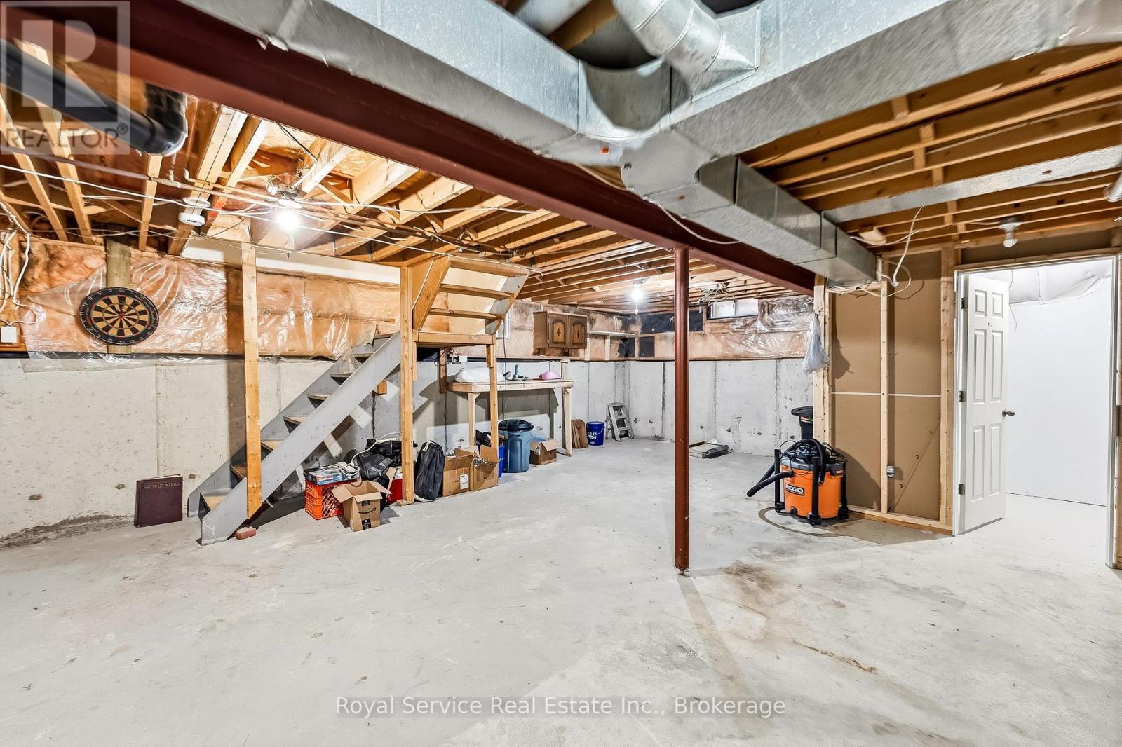 6 GILMOUR DRIVE - 35