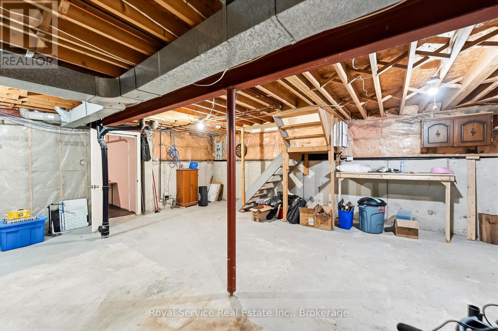 6 GILMOUR DRIVE - 36