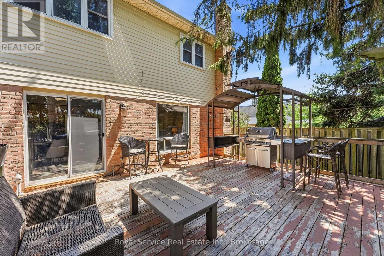 6 GILMOUR DRIVE - 38