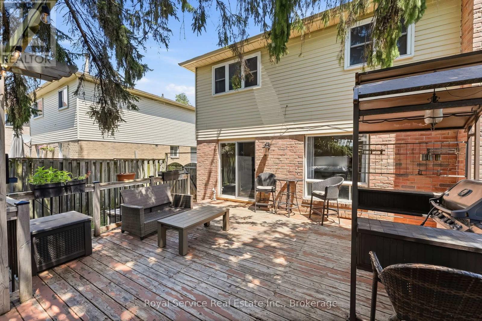 6 GILMOUR DRIVE - 43