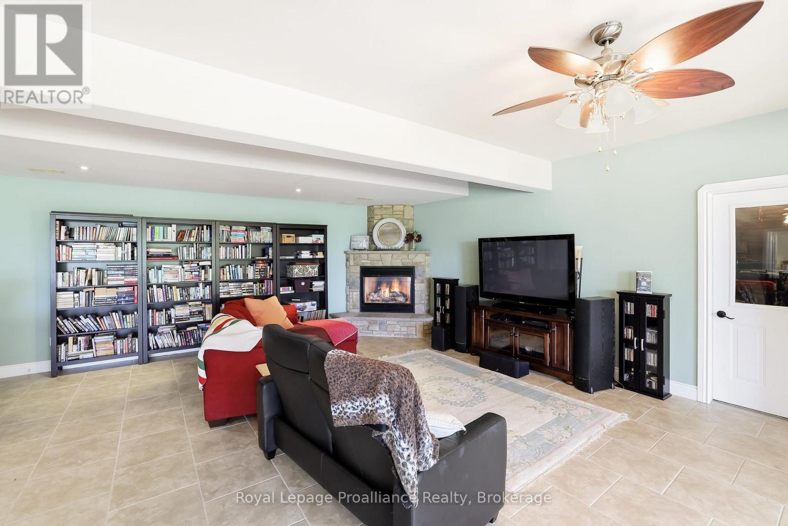 1674 MORRIS AVENUE - Image 31