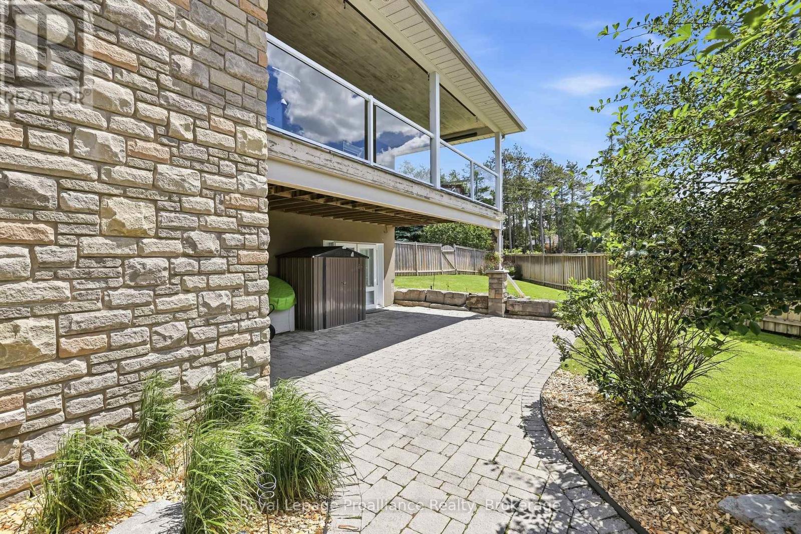 1674 MORRIS AVENUE - Image 40