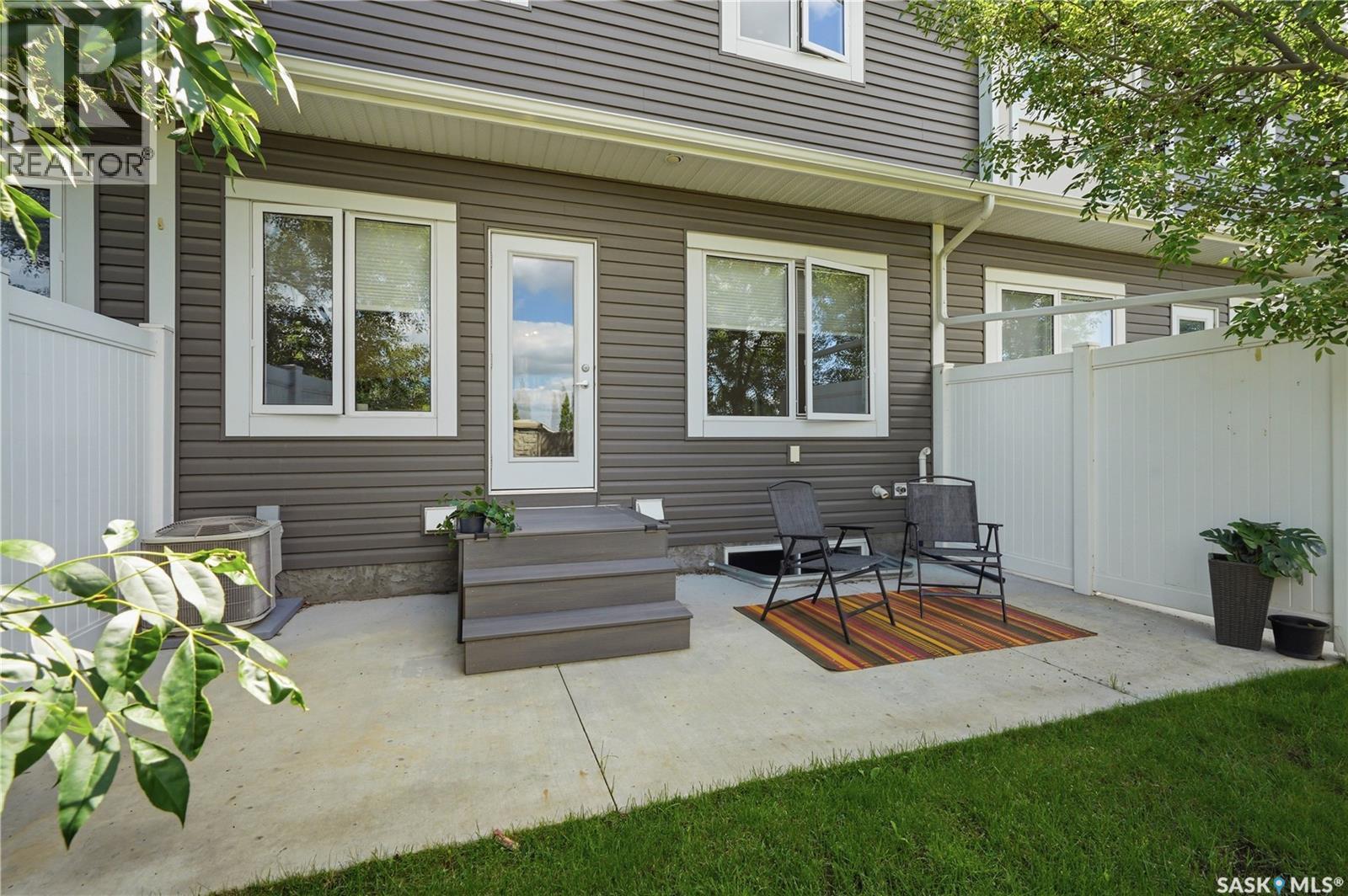 #21 115 Veltkamp CRESCENT - 22
