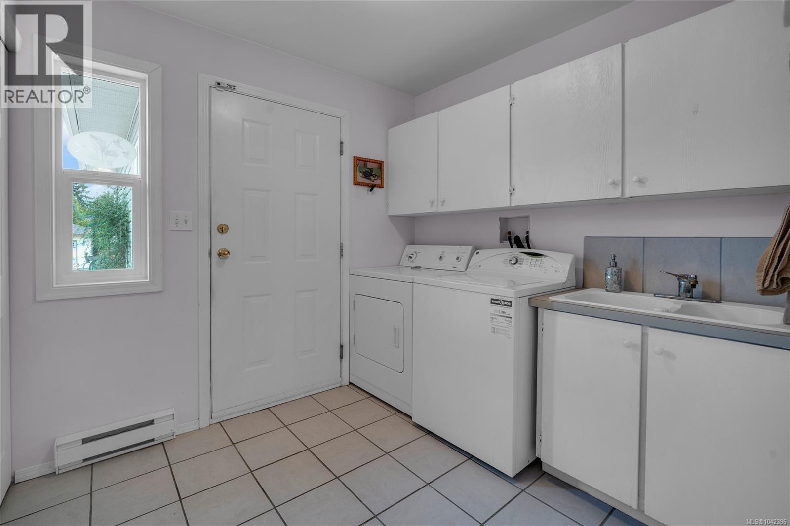 8008 Glenhurst Dr N - 27