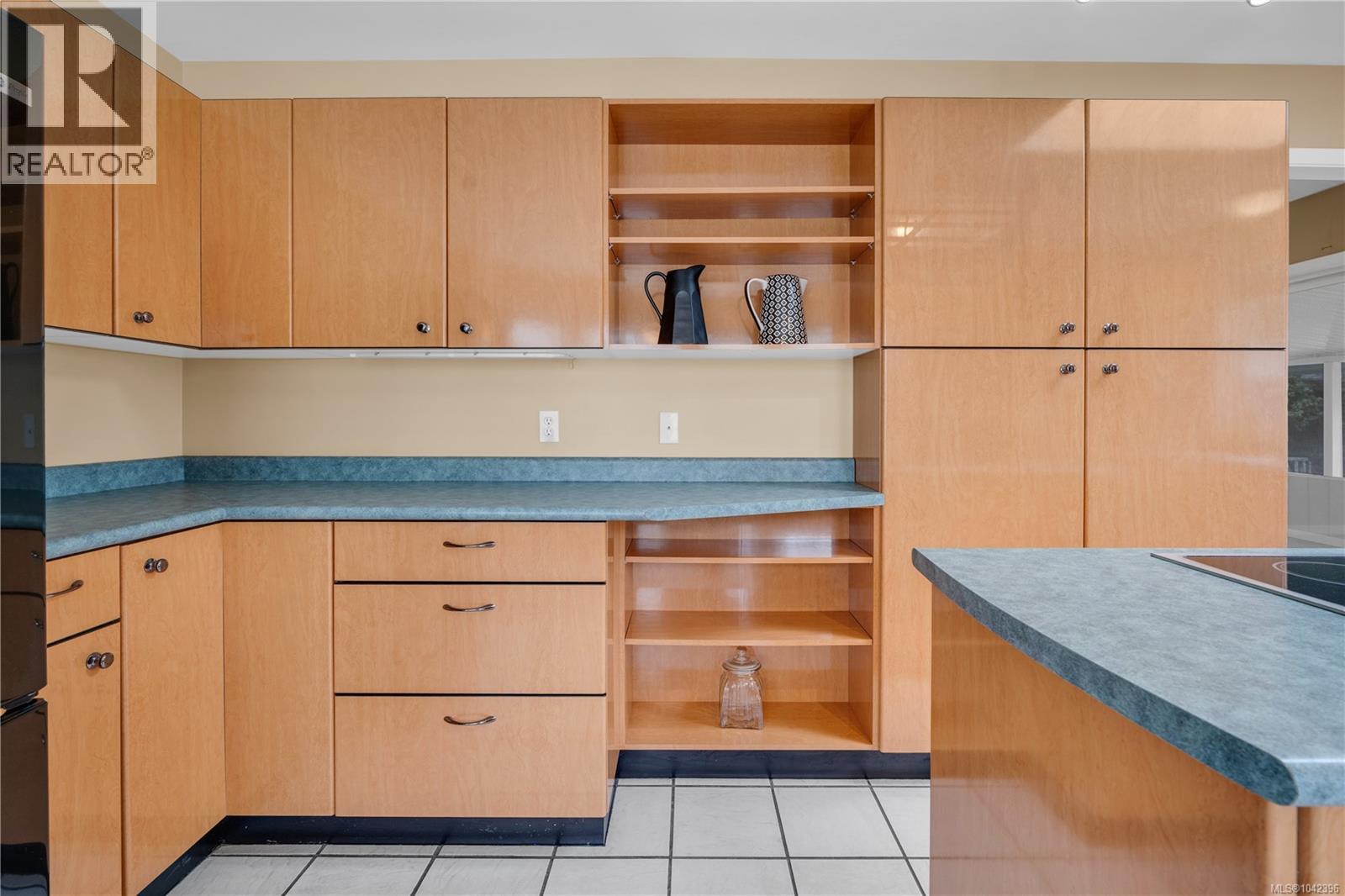 8008 Glenhurst Dr N - 13