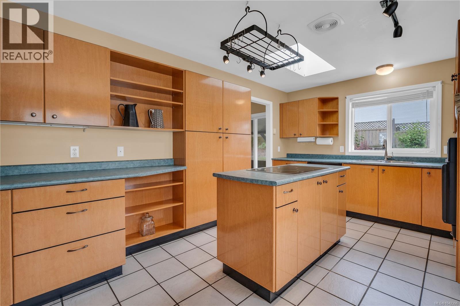8008 Glenhurst Dr N - 12